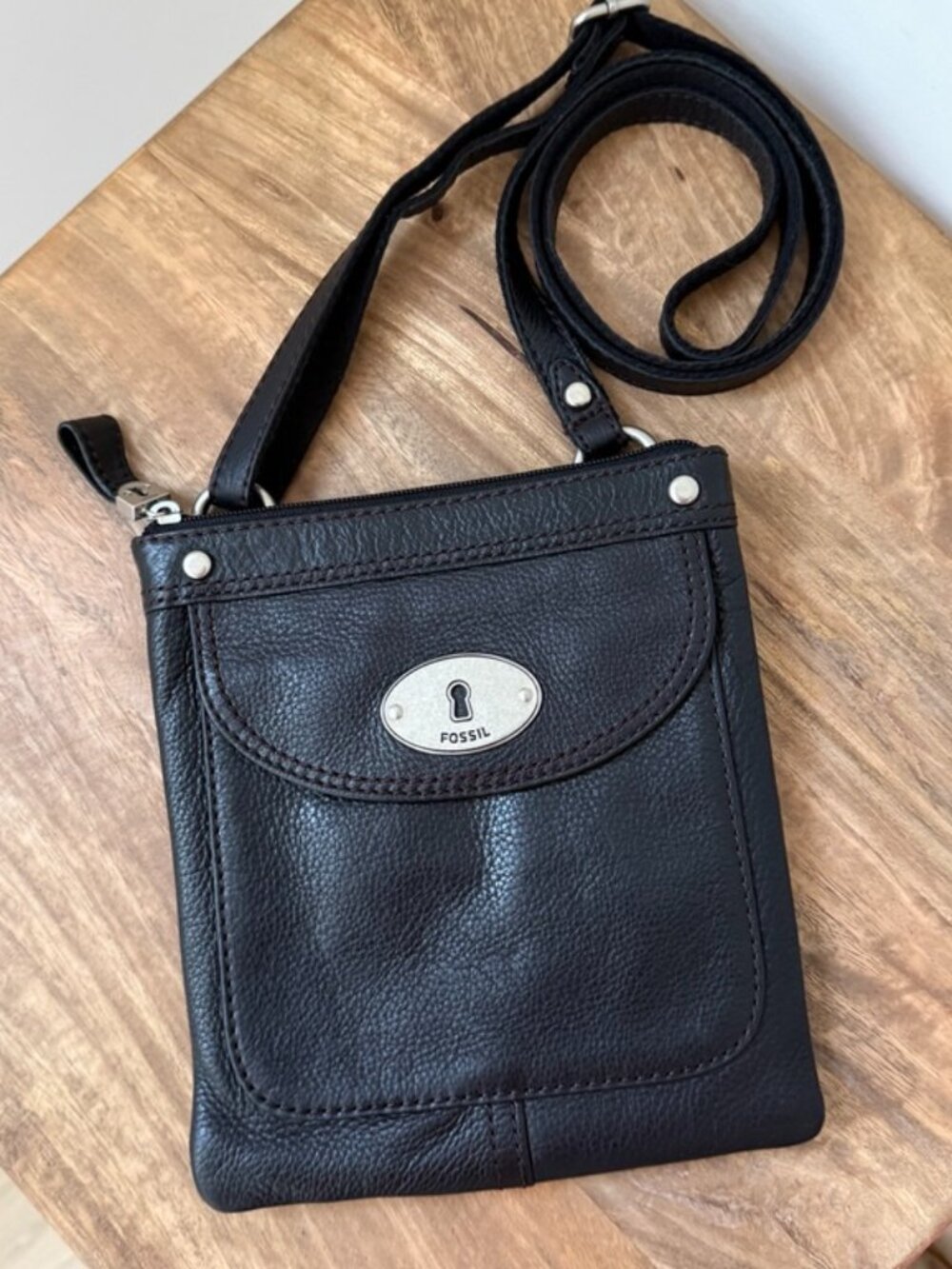Vintage FOSSIL Maddox Mini Black Leather Keyhole Crossbody Bag